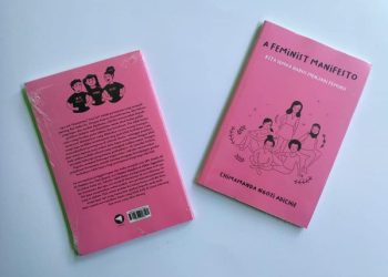 Buku Chimamanda Ngozi Adichie "A Feminist Manifesto".